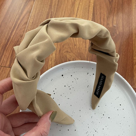 Jasnobeżowa opaska do włosów z węzłem